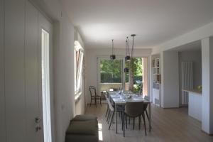 a dining room and living room with a table and chairs at APPARTAMENTO i Sentieri in Dro
