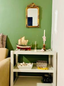a white table with a mirror and a shelf with toys at Casa Menidi in Menídion