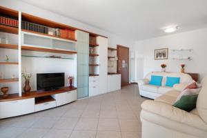 a living room with a couch and a tv at Casa Andrea in Mestre