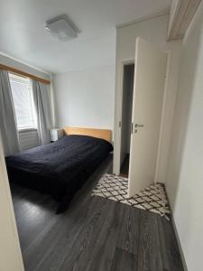 En eller flere senge i et værelse på Small budget traveler's two-room apartment