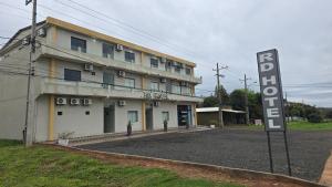 a building with a hotel sign in front of it at Rd hotel in Colonia Felicidad