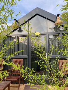 Сад в White Country Boutique Hotel