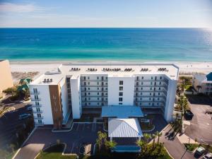 フォート・ウォルトン・ビーチにあるBlu 503 - Luxury Oceanfront - Unbelievable Views - Free Beach Svcのビーチ沿いのホテルの航空写真