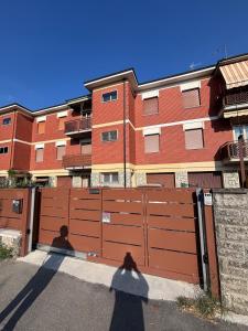 a shadow of a person standing behind a fence in front of a building at Casa Mavora in Nonantola