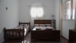 a bedroom with two beds and a window at Don Luis Alberto in El Puesto