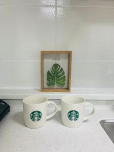 Příslušenství pro přípravu čaje a kávy v ubytování Sunny Sweet Home, Hongdae 마포 seoul + 20 fotografií