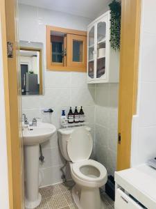 Koupelna v ubytování Sunny Sweet Home, Hongdae 마포 seoul