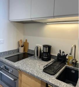 Η κουζίνα ή μικρή κουζίνα στο Charming Mont-Blanc View Studio in Chamonix +5 φωτογραφίες