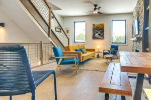 Afbeelding uit fotogalerij van Rooftop Deck, Sweeping Views Chic Home in Brevard in Brevard