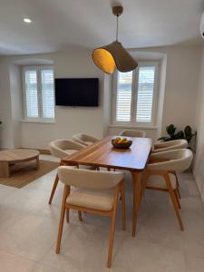 a dining room with a table and chairs at Apartment Korčula in Korčula