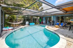 Swimmingpoolen hos eller tæt på Canal views featuring indoor pool