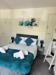 a bedroom with a bed with towels on it at Modern 3-Bed Family Home Sleeps 6 Fast- Wi-Fi Free-Parking- Private Patio in Loughborough