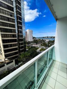 Балкон или терраса в Praia do Canto Apart Hotel - Apto 405 - Varanda Lateral com Vista Mar