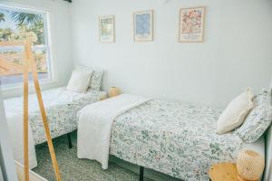 a bedroom with two beds and a window at Renovated Chic Home Near Beaches, Img & Downtown in Bradenton