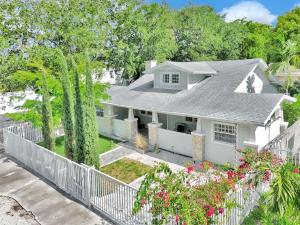 Το κτήριο όπου στεγάζεται  η παραθεριστική κατοικία