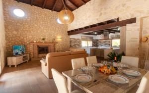 a kitchen and dining room with a table and chairs at Villa 294 by Villamya in El Gastor