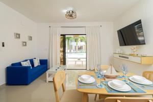 Χώρος καθιστικού στο Chic Bayahibe 2BR near Bayahibe Center