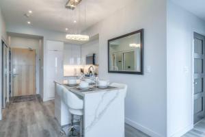 Fotografie z fotogalerie ubytování Down Town CN Tower View 2BR Condo with Balcony and WiFi v destinaci Toronto + 26 fotografií