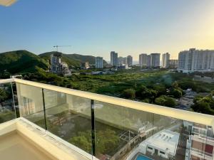 Ban công/sân hiên tại Exclusivo apto con piscina y vista al mar