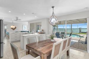 Fotografie z fotogalerie ubytování Waterfront Hideaway | Panoramic Bay Views v destinaci Marco Island