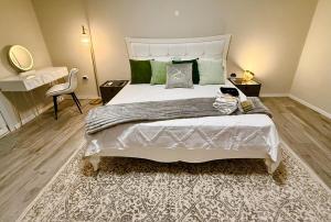 Ένα ή περισσότερα κρεβάτια σε δωμάτιο στο All-Inclusive Luxury Apartment Near Rome