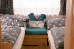 a couch with a basket on it in a room at Dani's Wohnwagen B&B in Ramsen