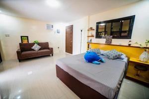 a bedroom with a blue stuffed animal sitting on a bed at Beach house at lobo in Lobo