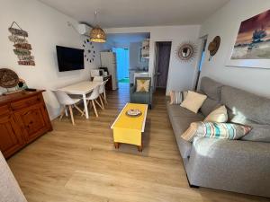 a living room with a couch and a table at Apartamento 313 Castell Sol CB in Arenal d'en Castell