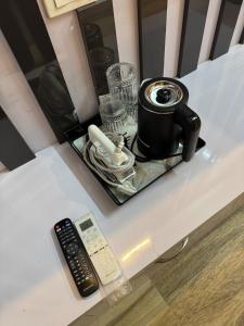 Coffee and tea making facilities at Modern Comfy Vibes Studio Close to Expo & Metro Még 21 kép