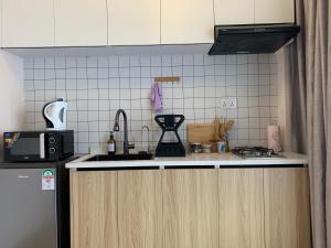 Η κουζίνα ή μικρή κουζίνα στο Afri-Naze Home near JKIA and SGR