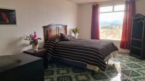 Ένα ή περισσότερα κρεβάτια σε δωμάτιο στο Los Cerezos Apartment +3 φωτογραφίες