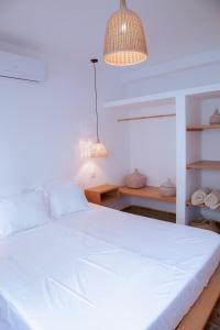 a bedroom with a white bed and two lamps at Mar-Ria 1 in Fuzeta