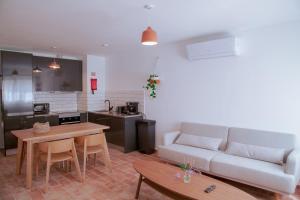 a living room with a couch and a table at Mar-Ria 1 in Fuzeta