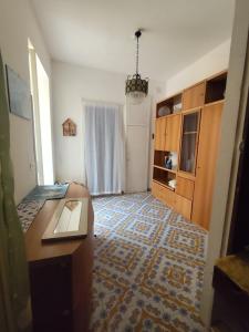 a room with a desk and a rug on the floor at Casa Pesce Rooms Rent in Serrara Fontana +23 photos