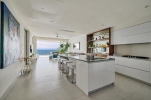 Η κουζίνα ή μικρή κουζίνα στο Maxwell Residences at Indah