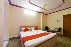 a bedroom with a bed and a ceiling fan at Hotel O Radika Residency in Warangal