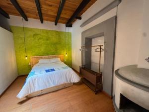 Ένα ή περισσότερα κρεβάτια σε δωμάτιο στο Nomadika Hostel