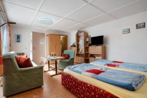 a bedroom with a bed and a table and chairs at Ferienbungalows Werner in Ostseebad Koserow