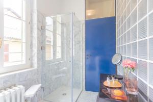 Salle de bains dans l'établissement Night at the Museum - FREE Parking by Rent All Como 36 autres photos