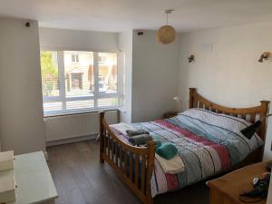 Ένα ή περισσότερα κρεβάτια σε δωμάτιο στο Sunny Rosslare Strand Holiday Home