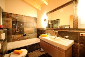 Kúpeľňa v ubytovaní Luxury Chalets Wiesenruh