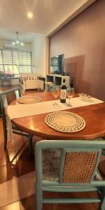 a table with two wine glasses on top of it at "Clodin" Monoambiente Ideal, Planta Baja y Garage in La Cieneguita