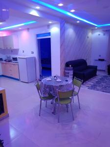 Køkken eller tekøkken på Location Appartement avec Piscine