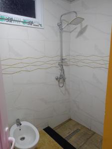 Et badeværelse på Location Appartement avec Piscine