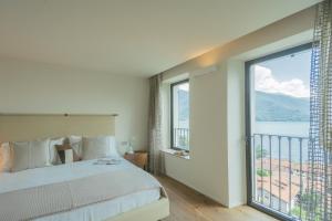 Photo de la galerie de l'établissement Villa Donatella with Private SPA & Infinity Pool by Rent All Como, à Gravedona 40 autres photos