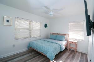 a bedroom with a bed and a ceiling fan at Pelican's Perch in Downtown EGAD in Melbourne +70 photos
