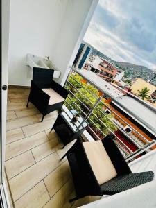 Un balcon sau o terasă la Acogedor departamento a unos pasos del mar de Zihuatanejo