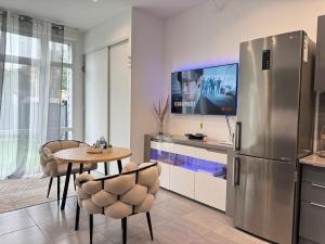 Dapur atau dapur kecil di Spa jacuzzi Val d'oise Paris