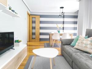 a living room with blue and white striped walls at Pedrosillo in Selaya