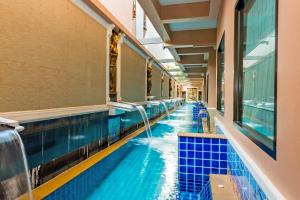 Bazen u objektu Nipa Resort, Patong Beach - SHA Extra Plus ili u blizini